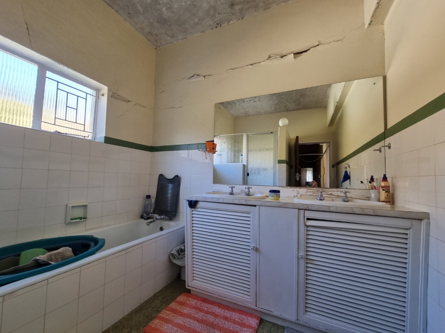 4 Bedroom Property for Sale in Hospitaalheuwel Free State